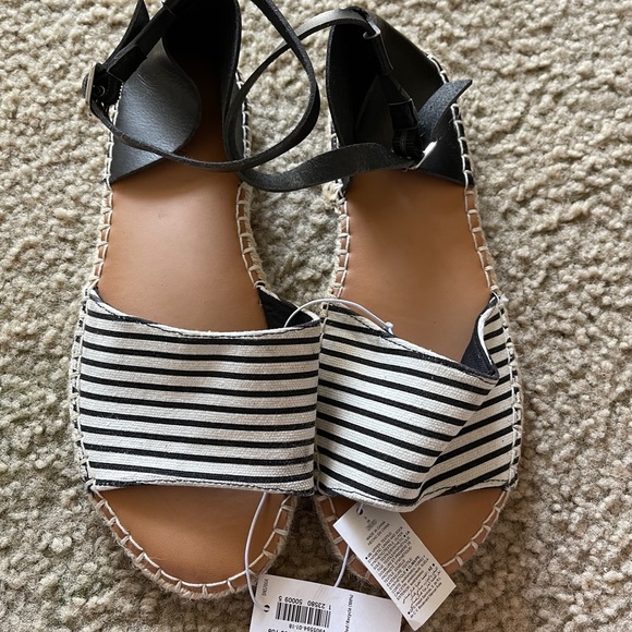 COPY - Espadrille Sandals - Picture 4 of 4